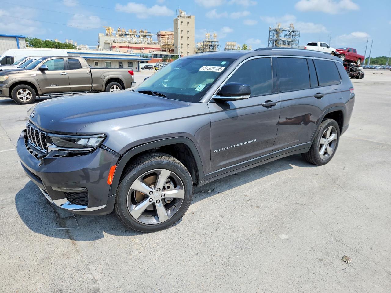 Salvage Jeep Grand Cherokee Image