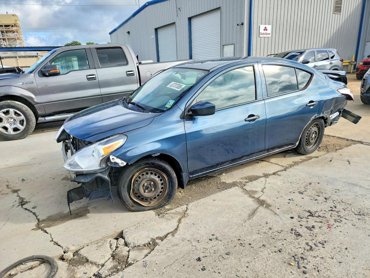 Salvage Nissan Versa Image