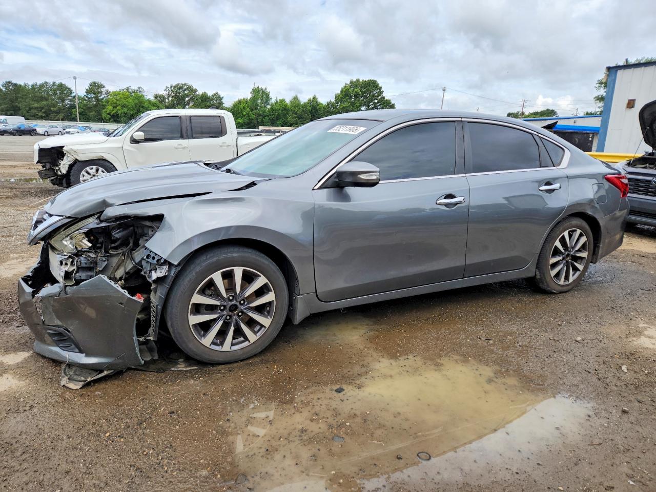 Salvage Nissan Altima Image