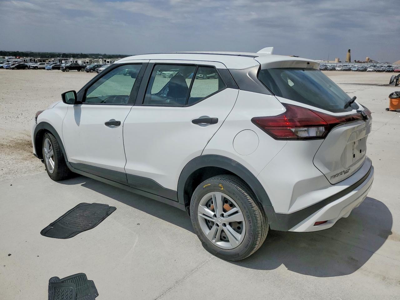 Nissan Kicks S