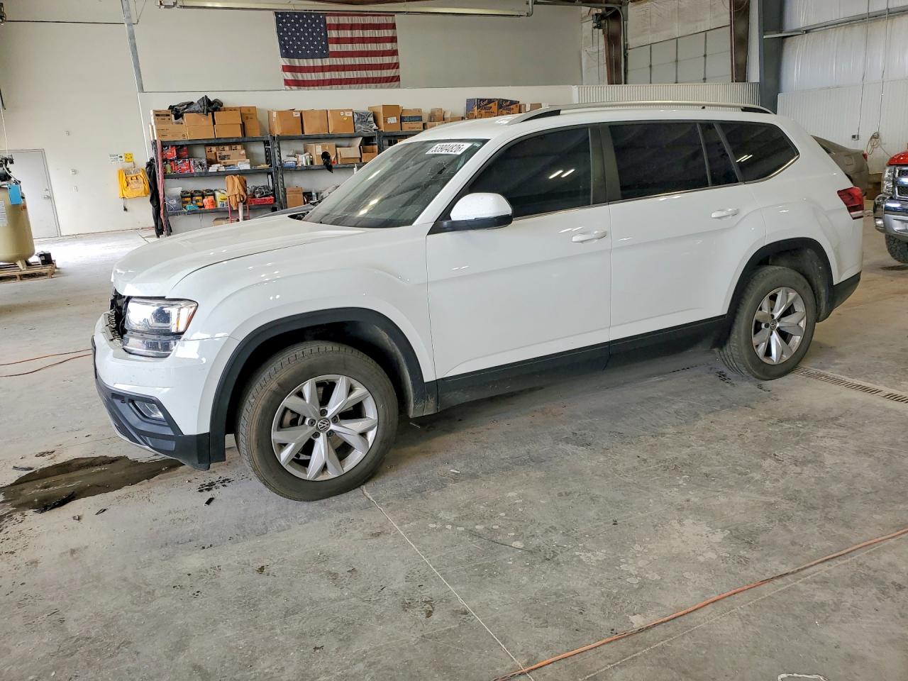 Salvage Volkswagen Atlas Image