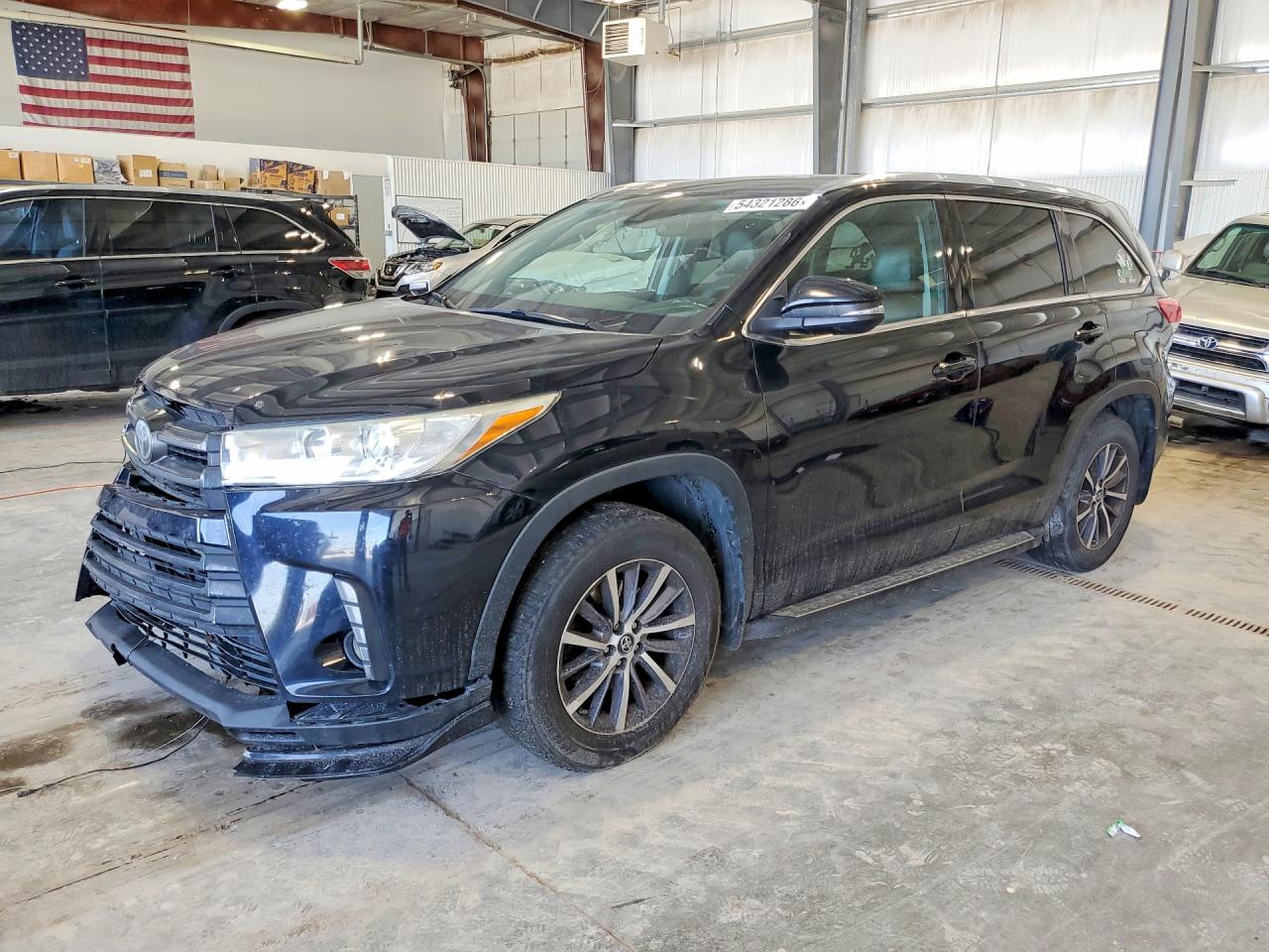 Salvage Toyota Highlander Image
