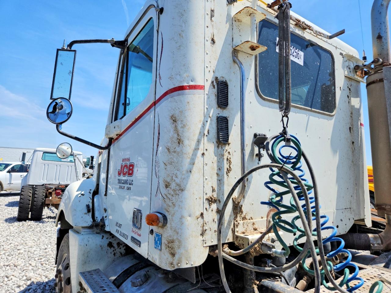 Freightliner Columbia 1