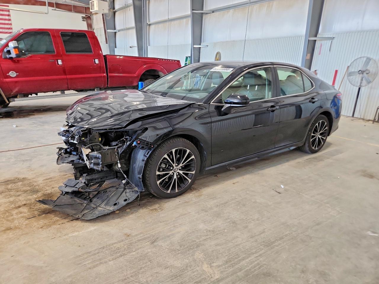 Salvage Toyota Camry Image