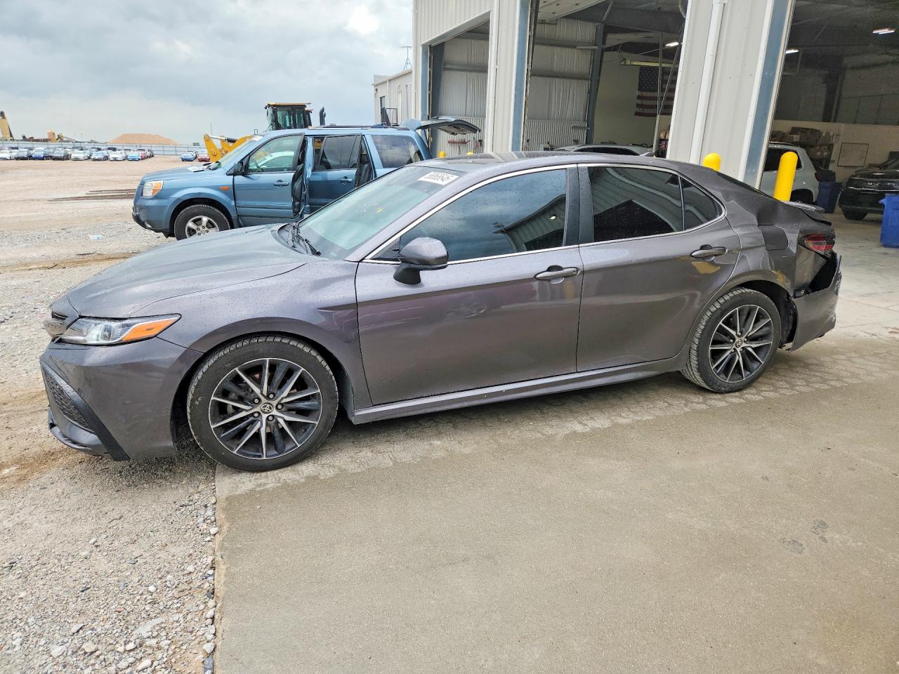 Salvage Toyota Camry Image