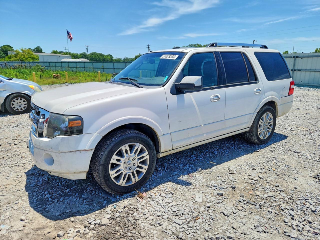Salvage Ford Expedition Image