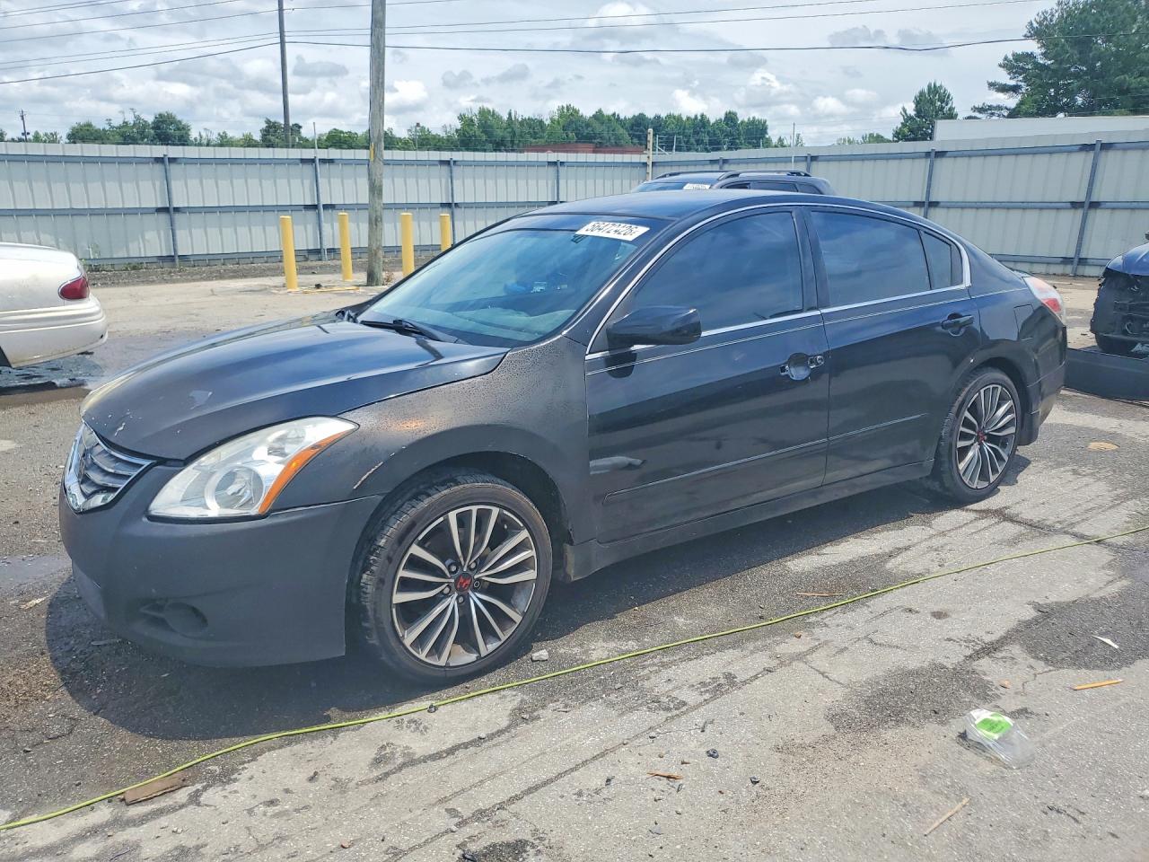 Salvage Nissan Altima Image