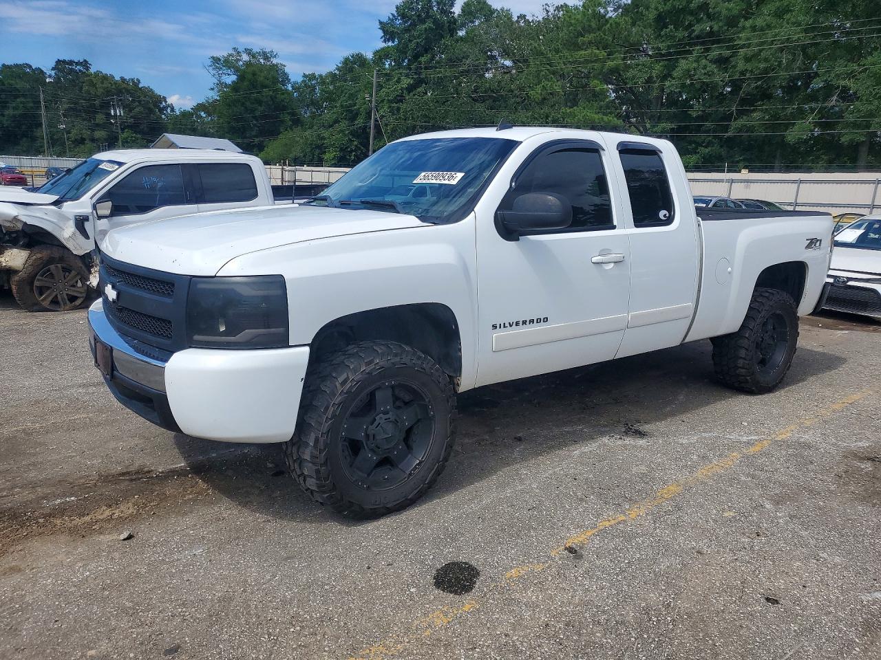 Salvage Chevrolet Silverado Image