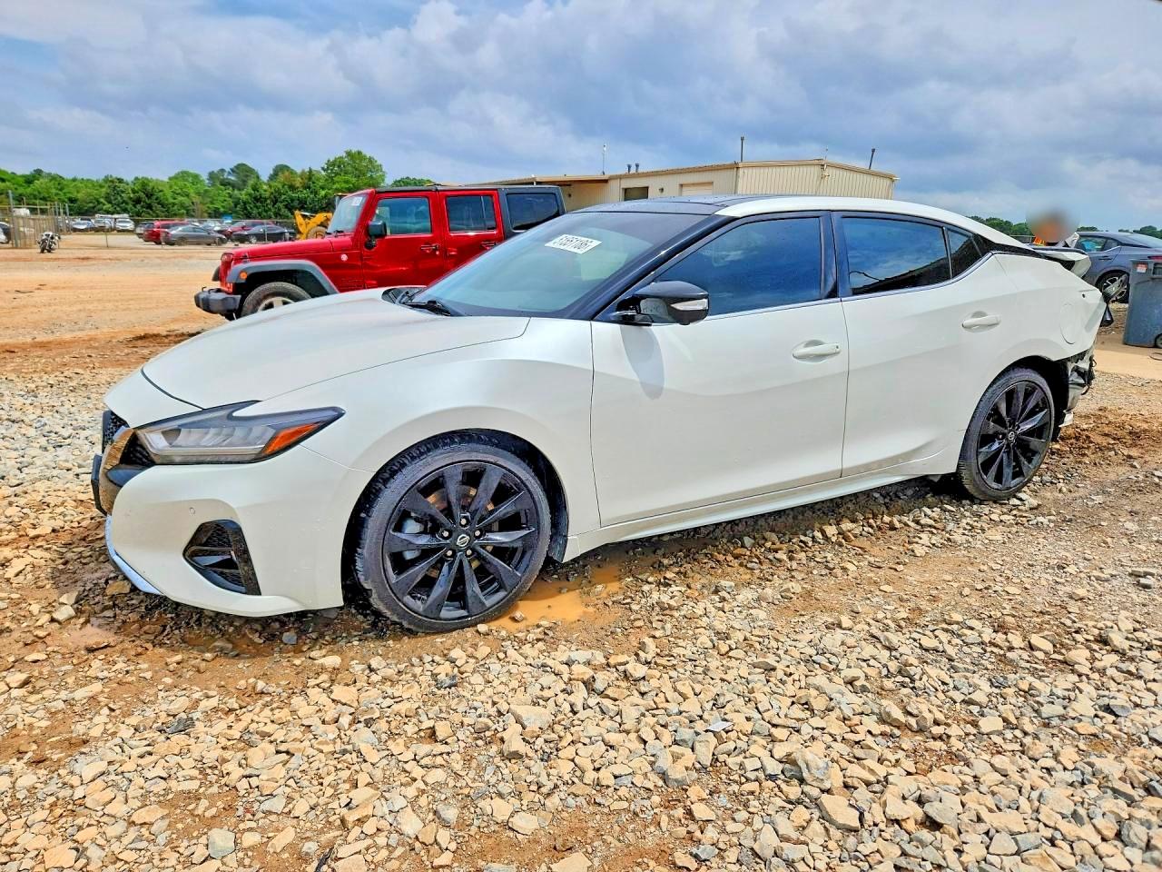 Salvage Nissan Maxima Image