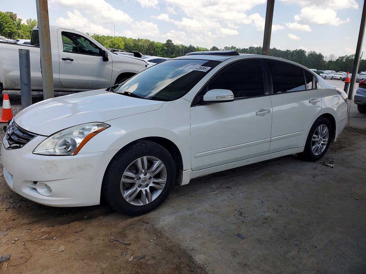 Salvage Nissan Altima Image