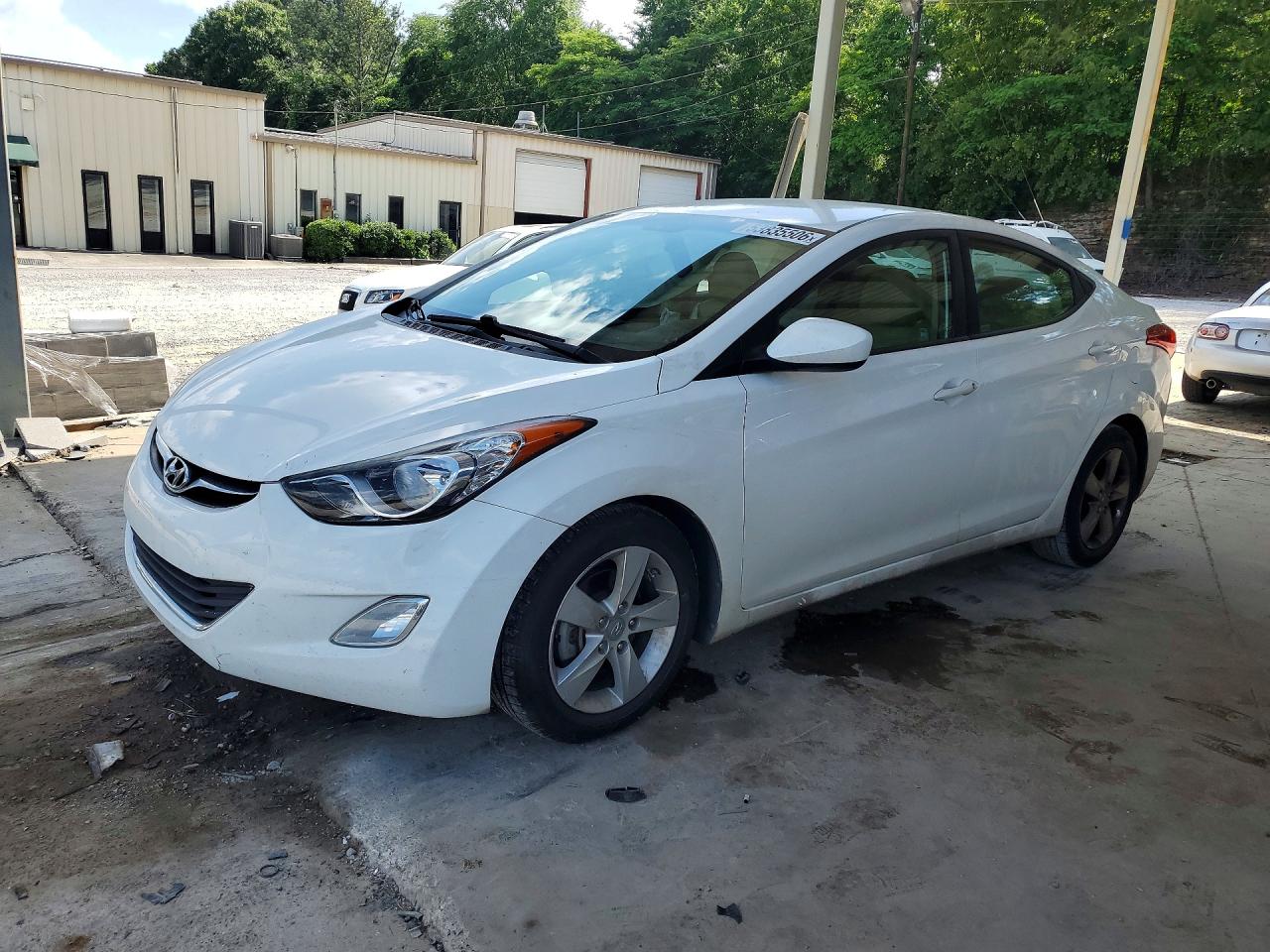 Salvage Hyundai ELANTRA Image
