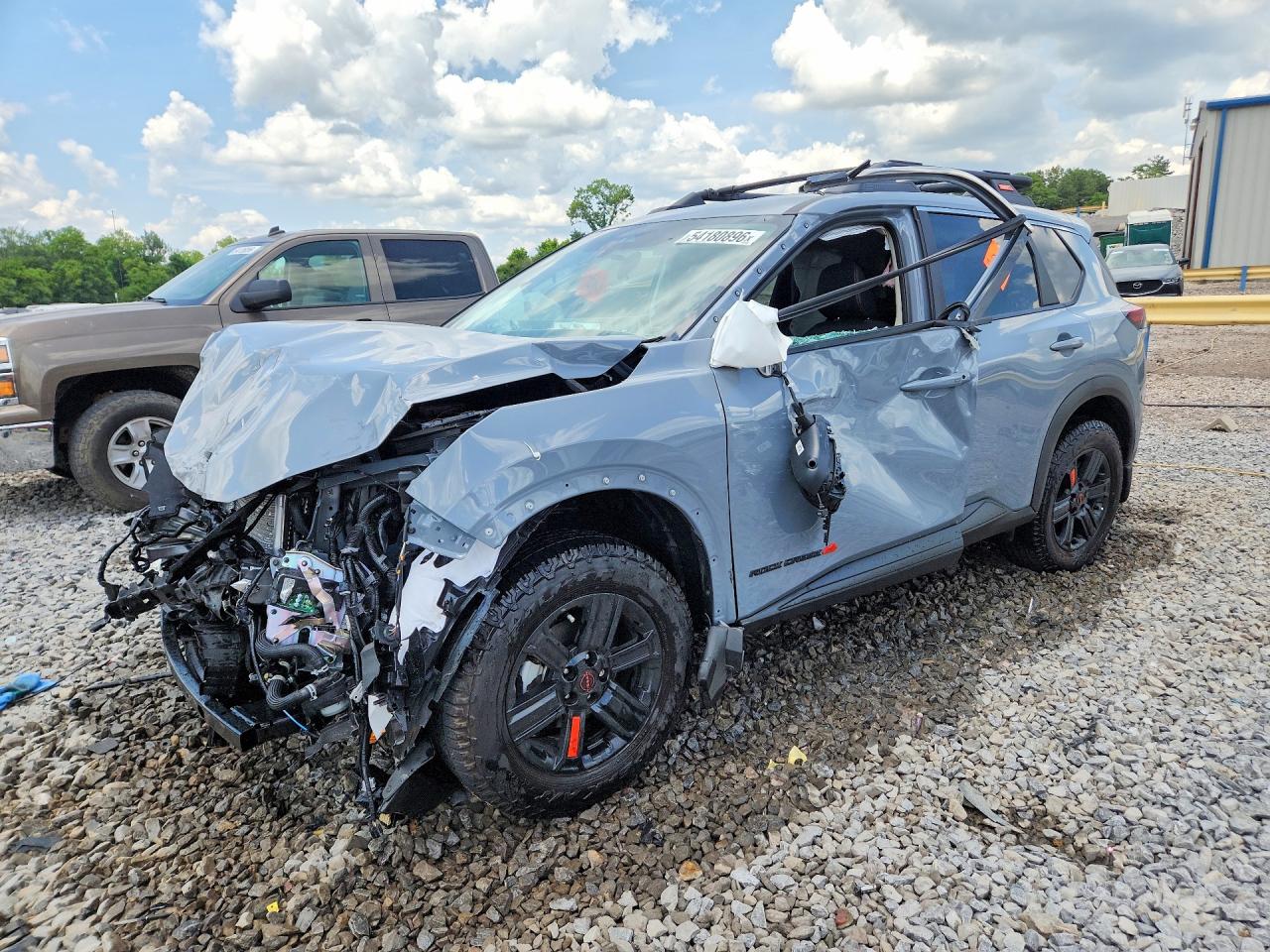 Salvage Nissan Rogue Image