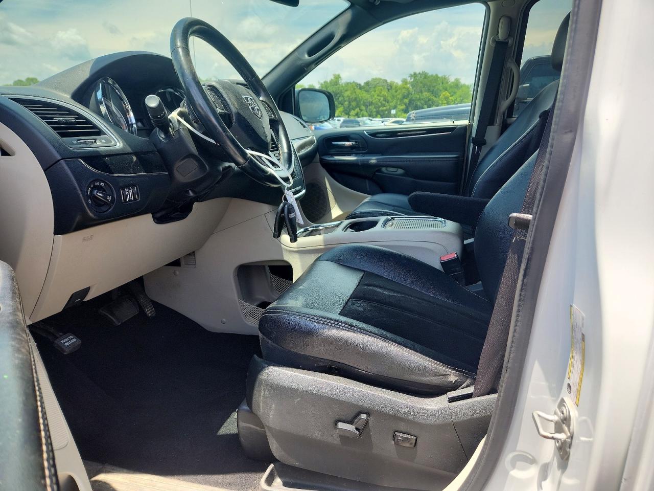 Dodge Caravan Sxt