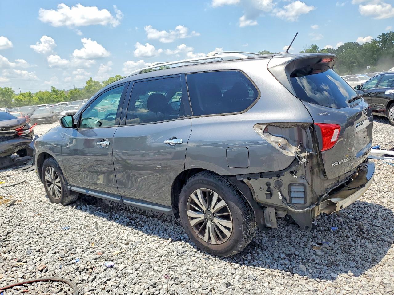 Nissan Pathfinder S