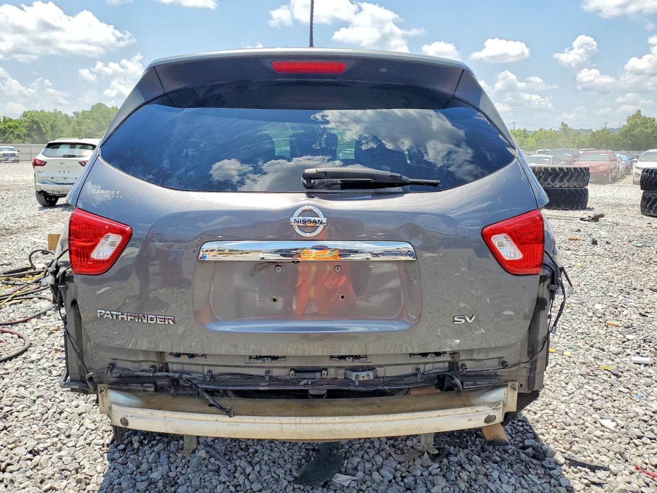 Nissan Pathfinder S