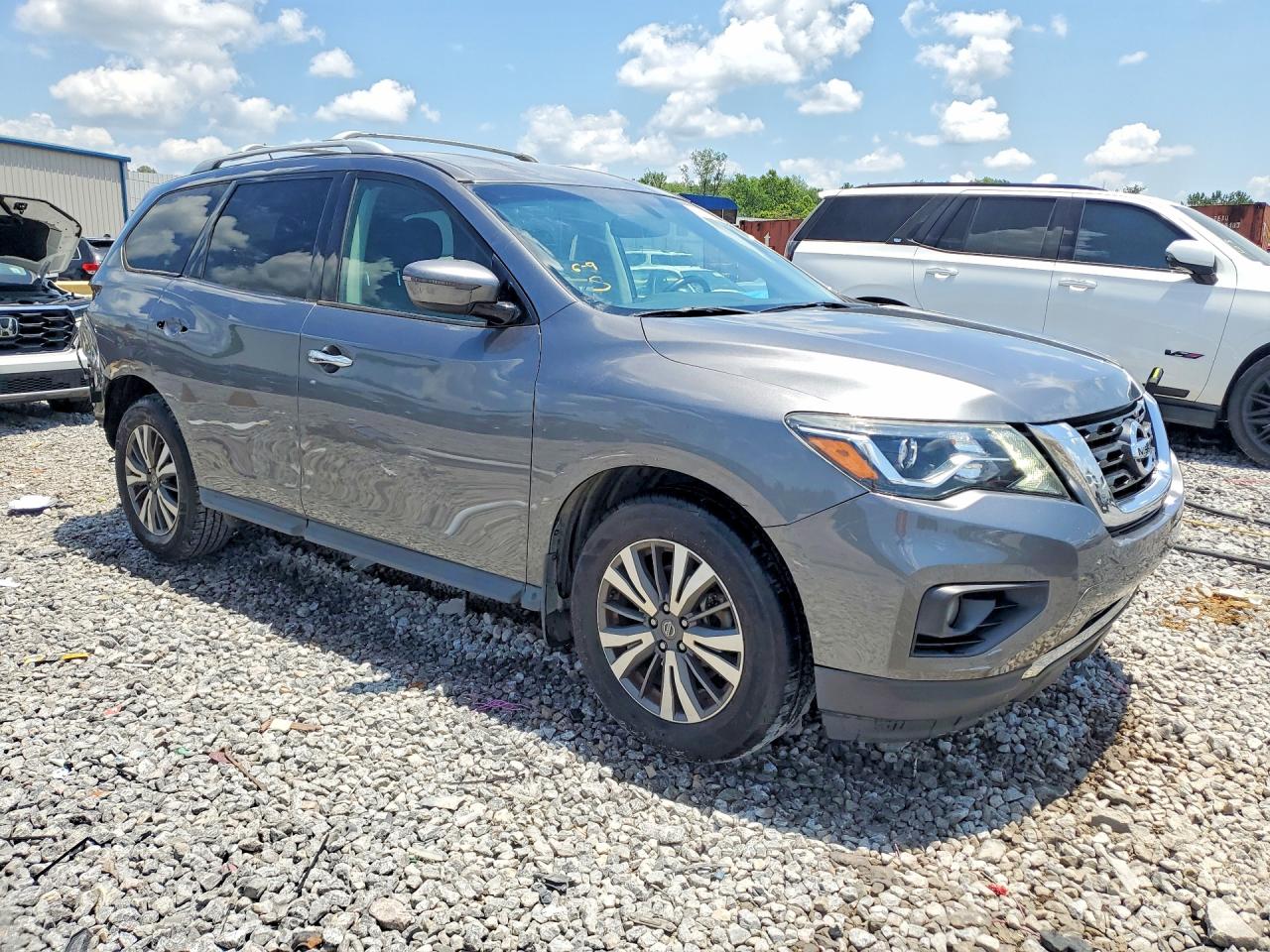 Nissan Pathfinder S