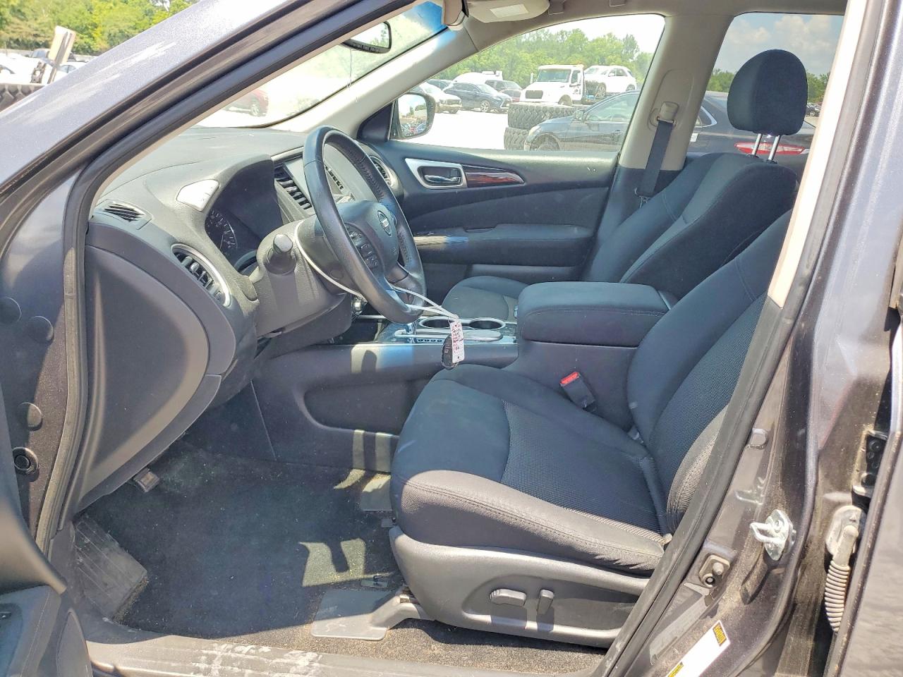 Nissan Pathfinder S