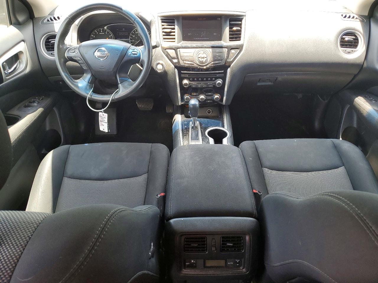 Nissan Pathfinder S