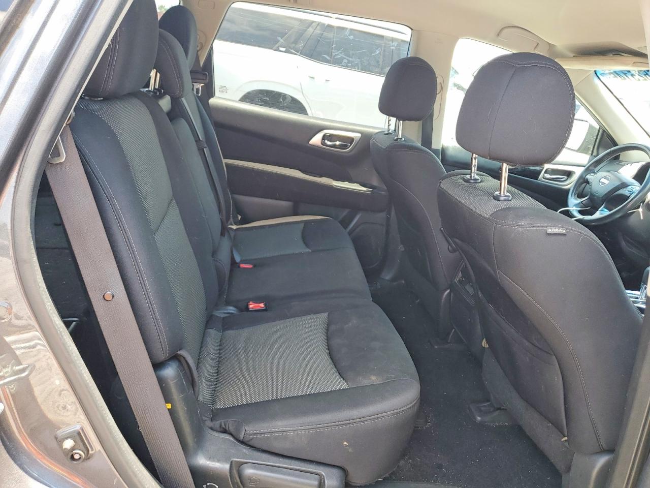 Nissan Pathfinder S