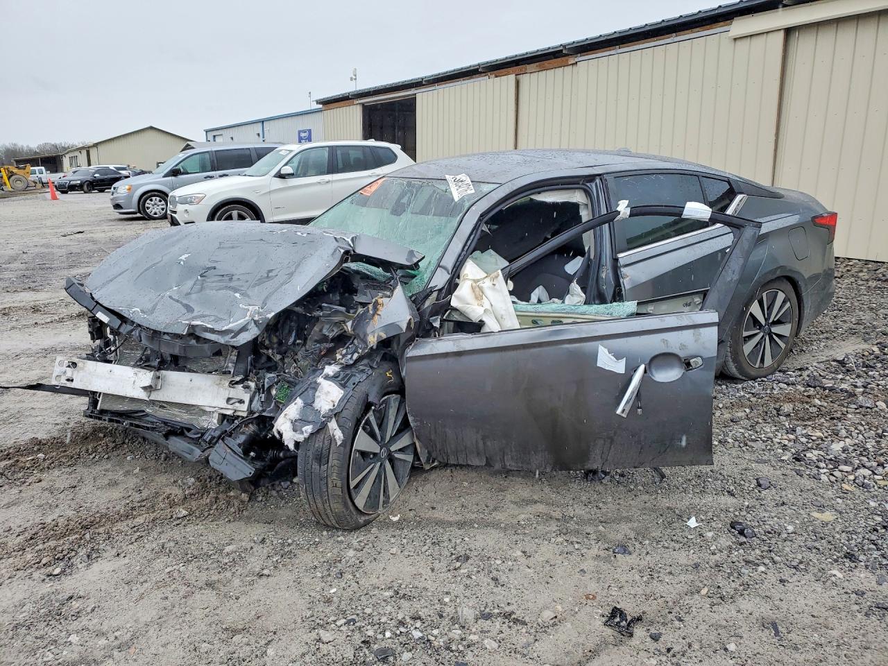Salvage Nissan Altima Image