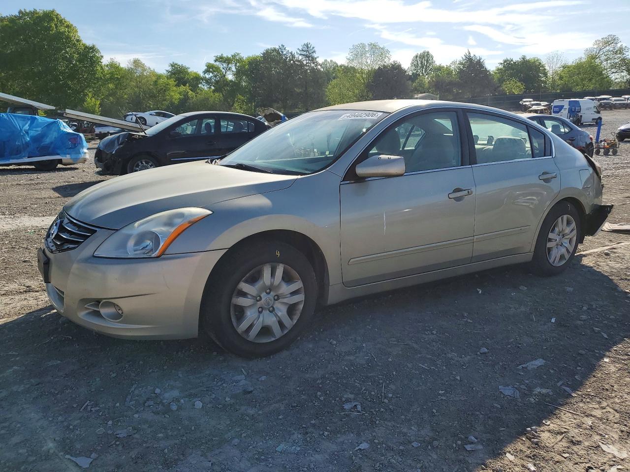 Salvage Nissan Altima Image