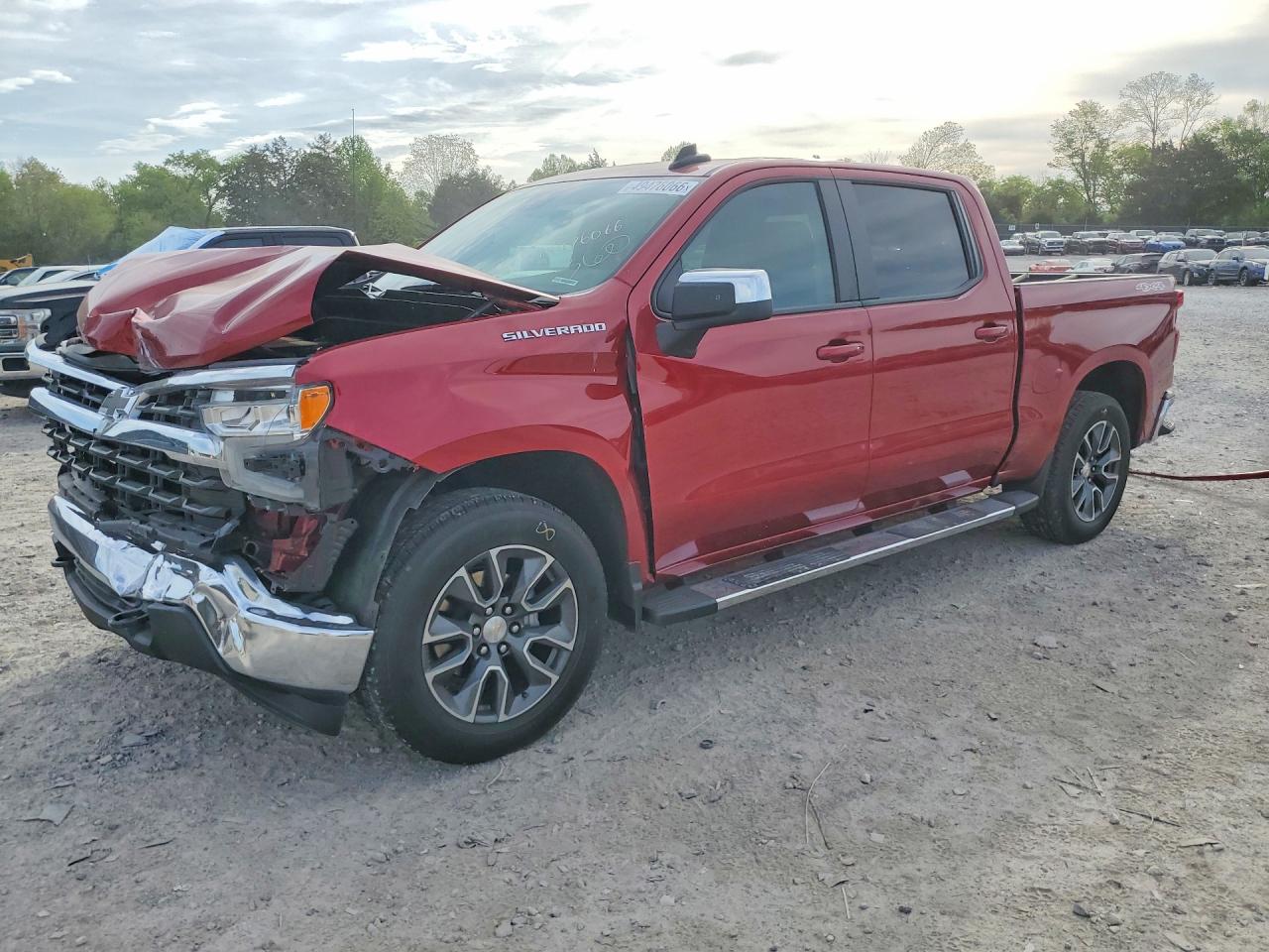 Salvage Chevrolet Silverado Image