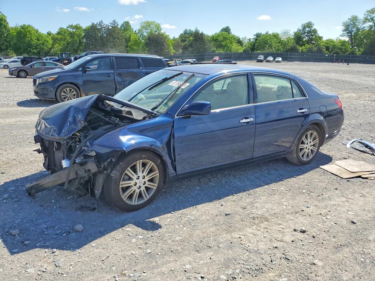 Salvage Toyota Avalon Image