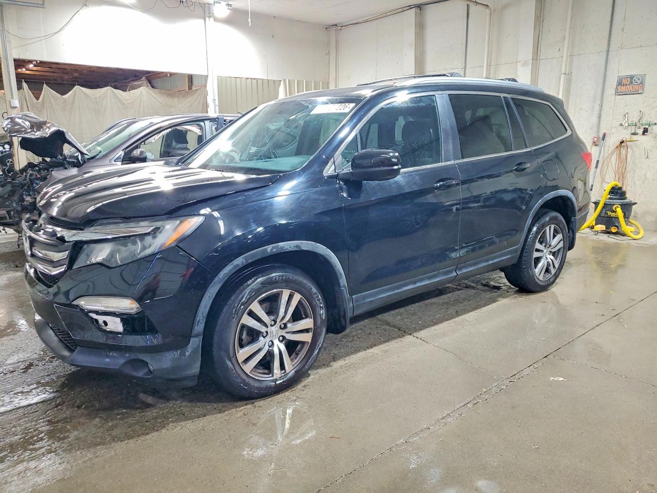 Salvage Honda Pilot Image