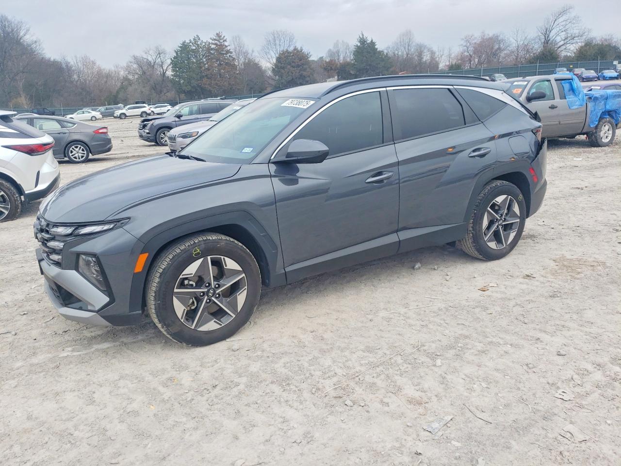 Salvage Hyundai TUCSON Image
