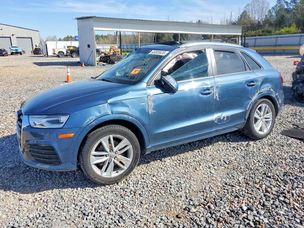 Salvage Audi Q3 Image