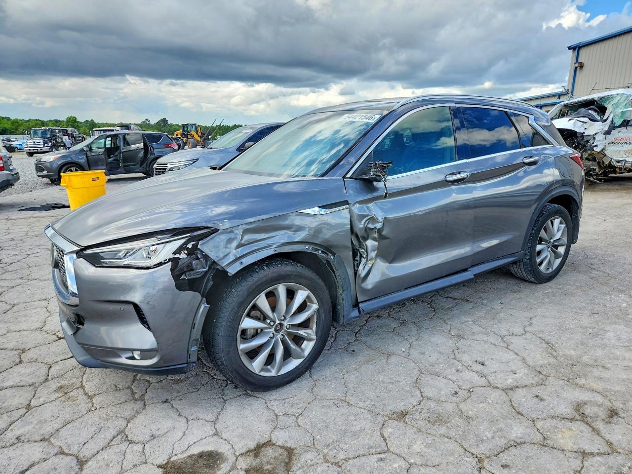 Salvage INFINITI Qx Image