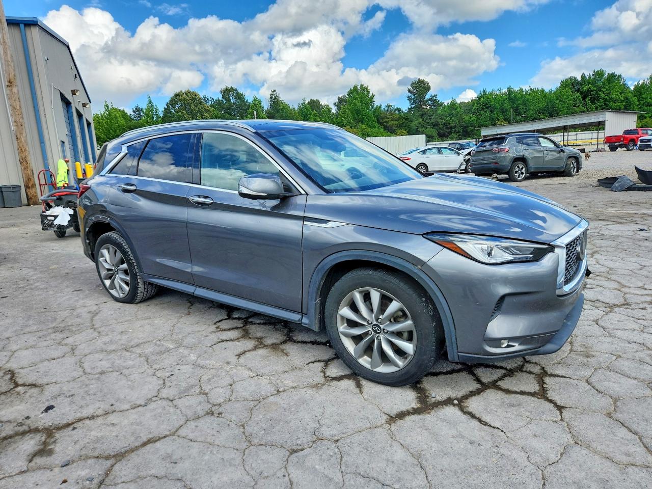 INFINITI Qx Essential