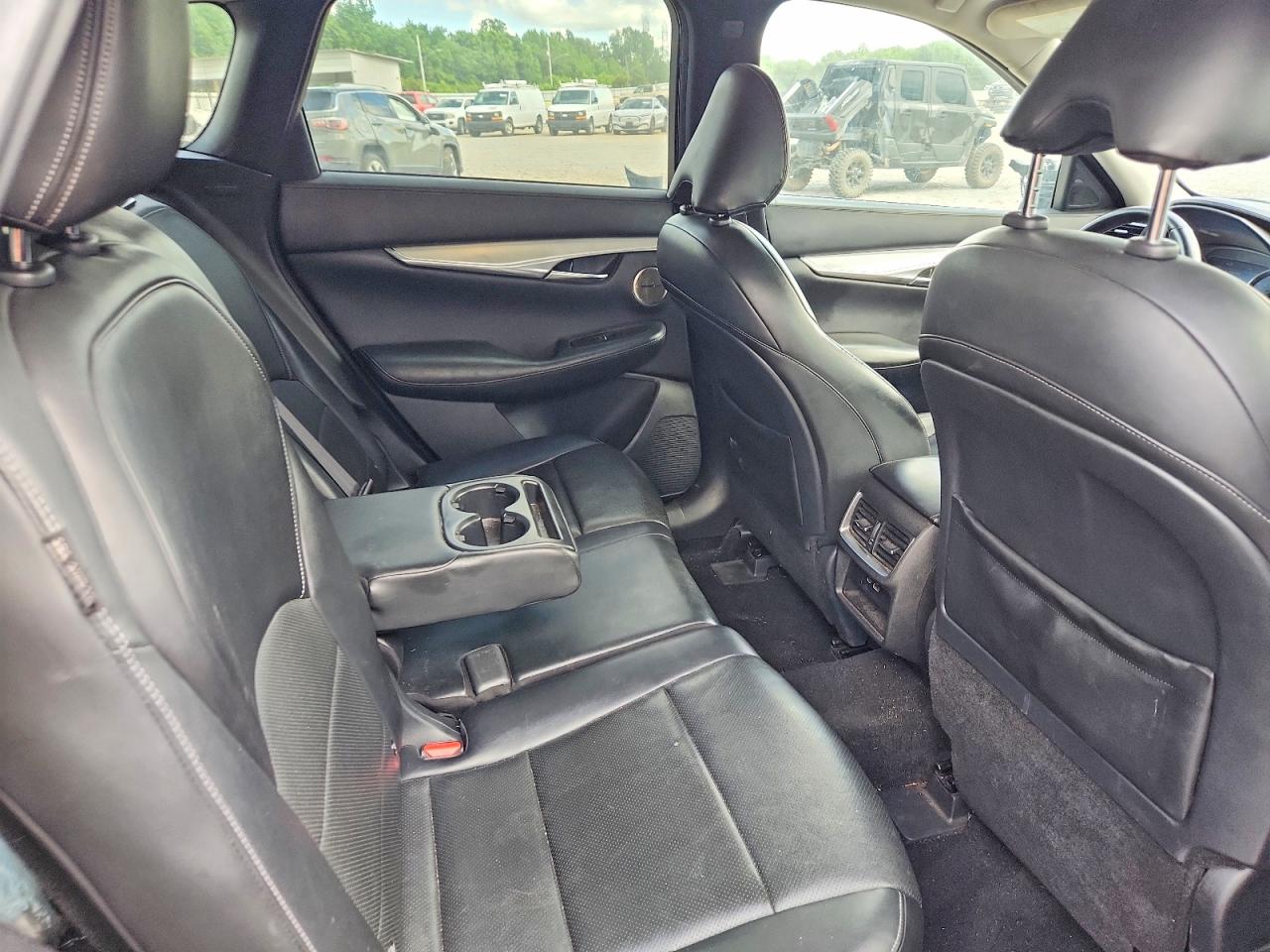 INFINITI Qx Essential