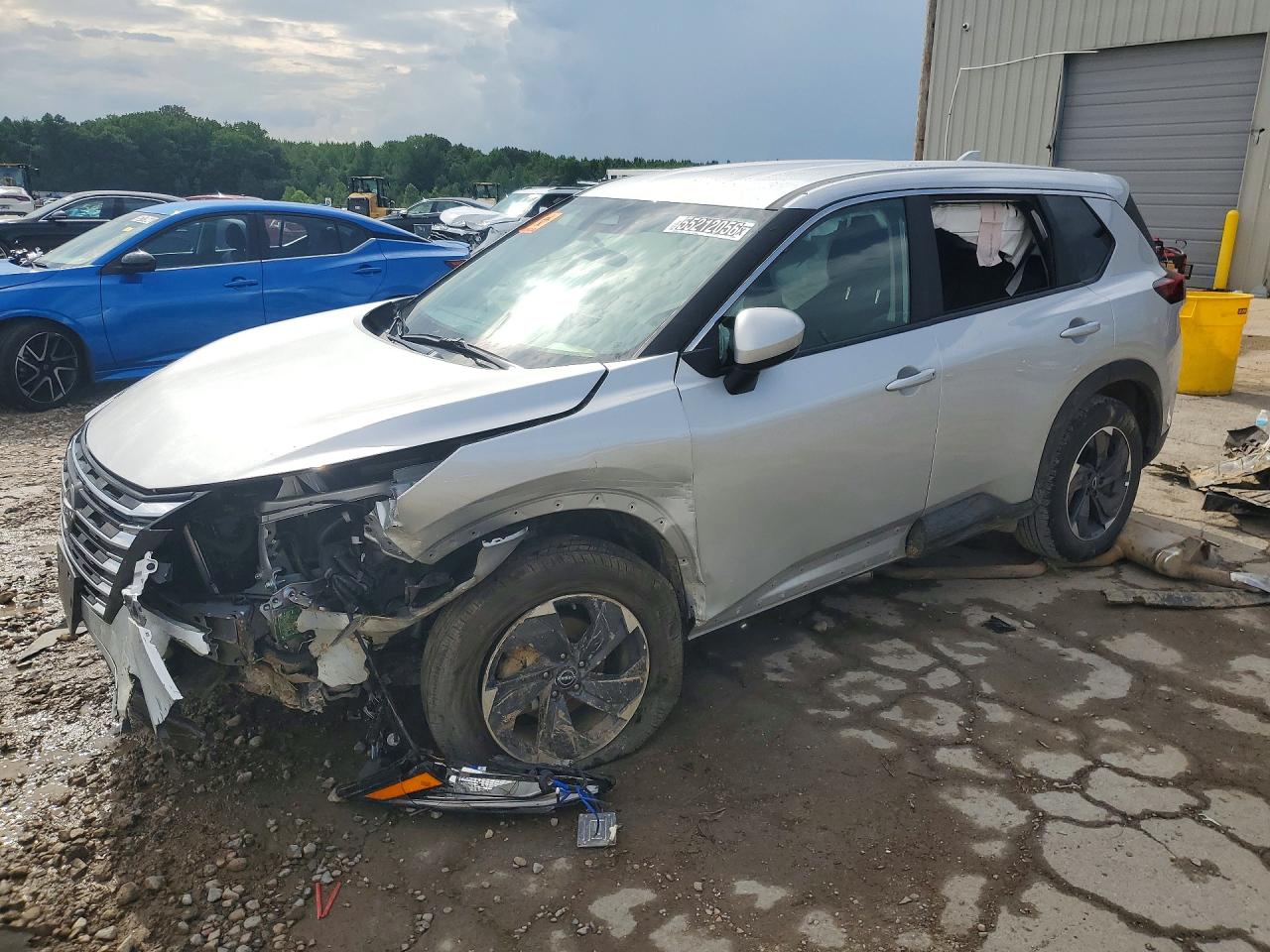 Salvage Nissan Rogue Image