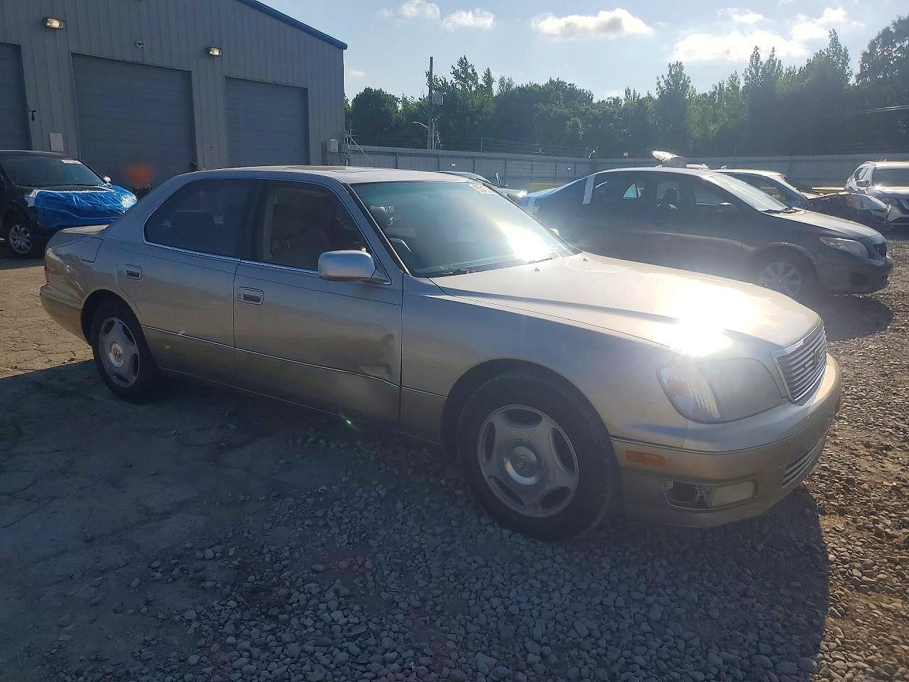Lexus LS 400