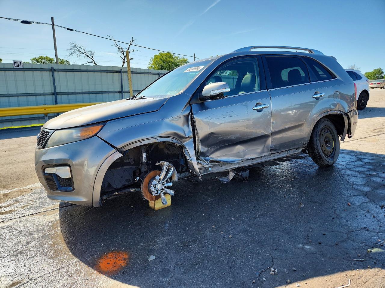 Salvage Kia Sorento Image
