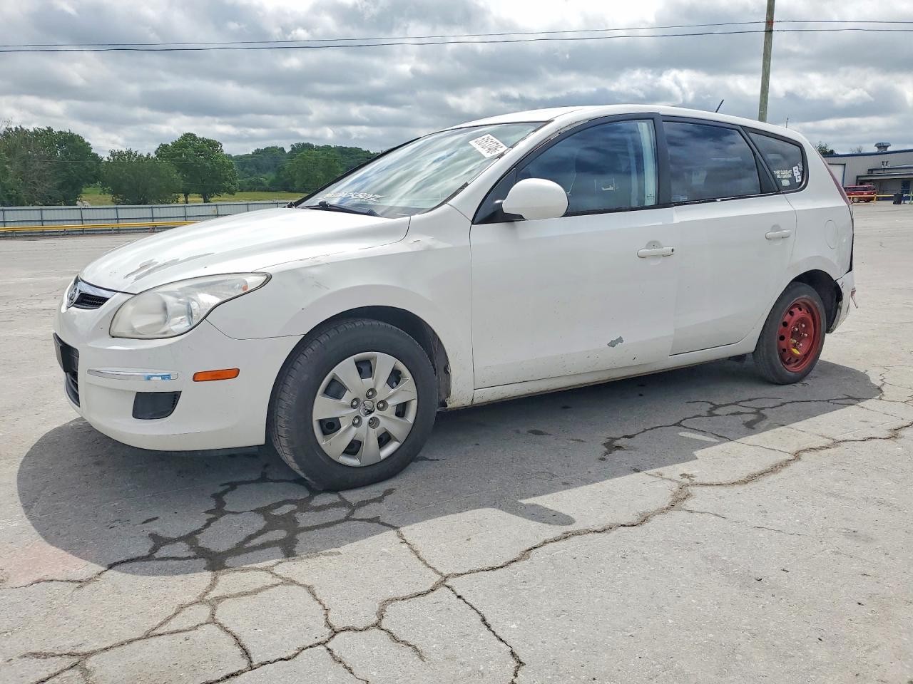 Salvage Hyundai ELANTRA Image