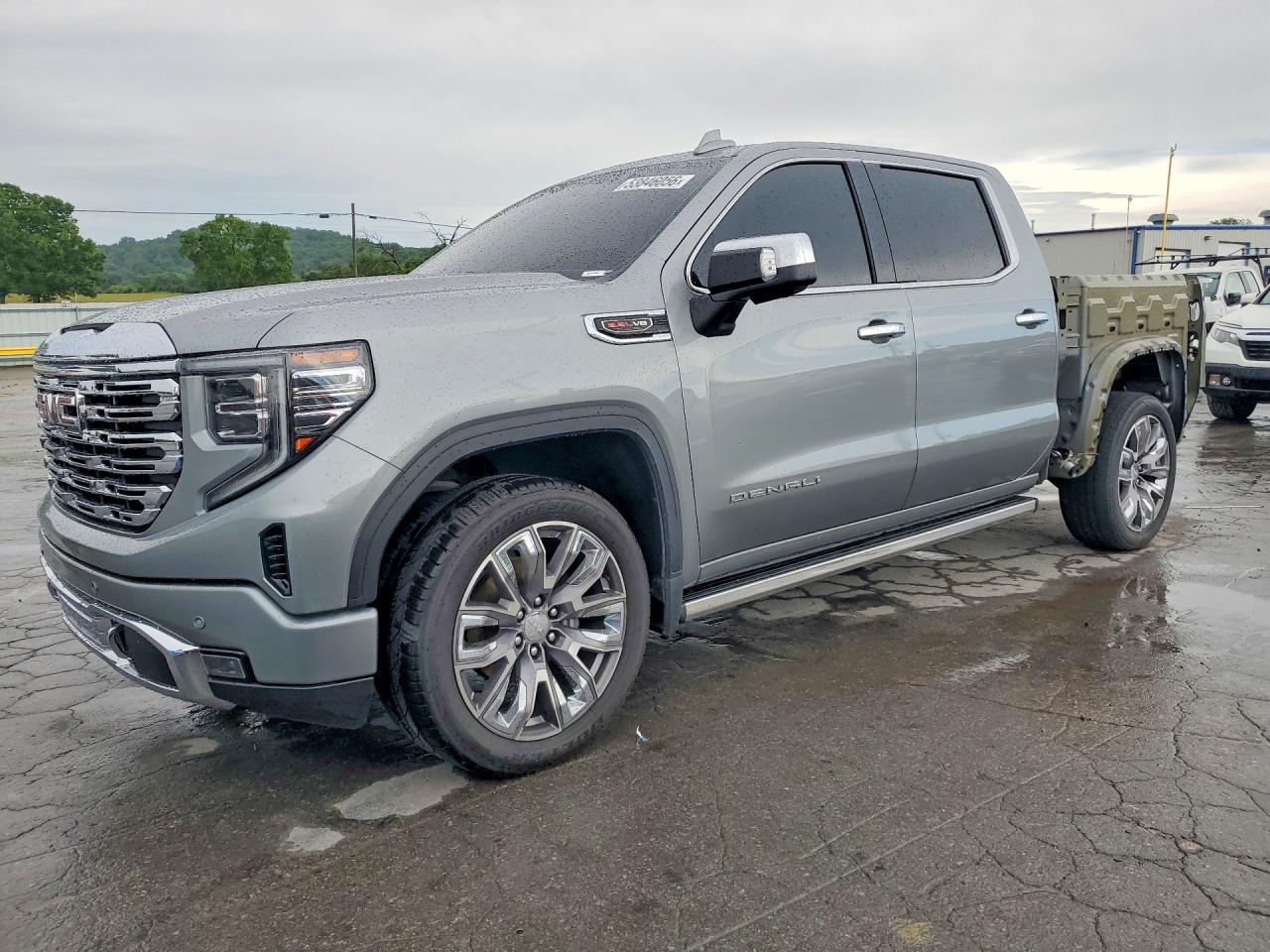 Salvage GMC Sierra Image