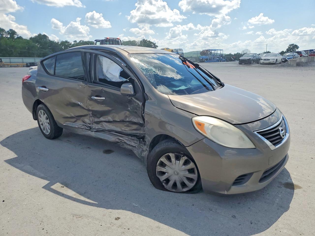 Nissan Versa 1.6 Sv