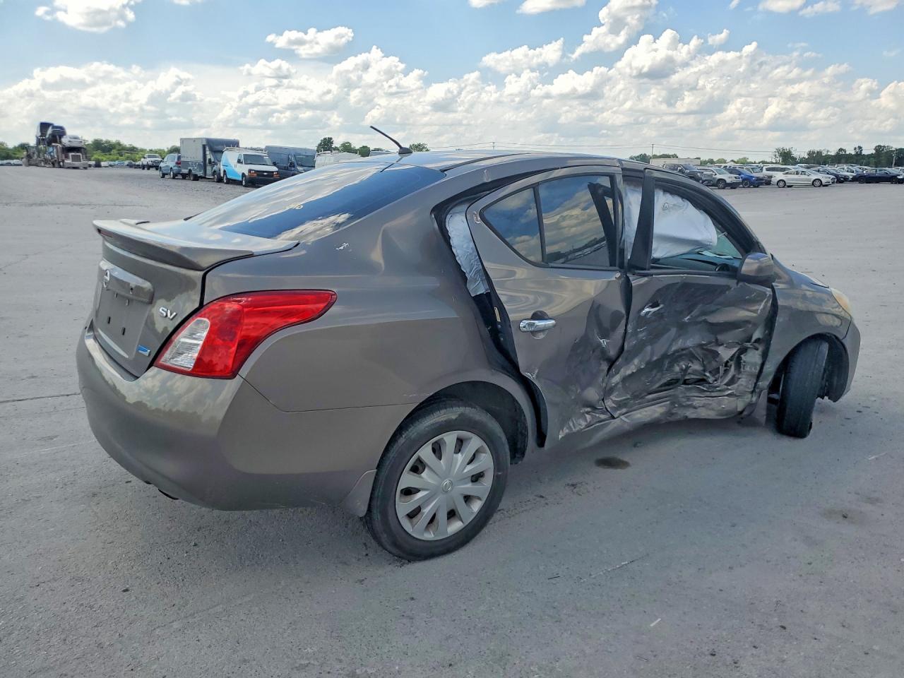 Nissan Versa 1.6 Sv
