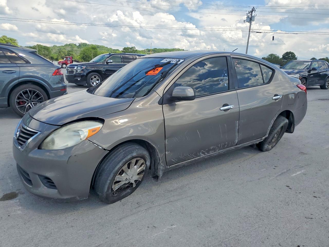 Salvage Nissan Versa Image
