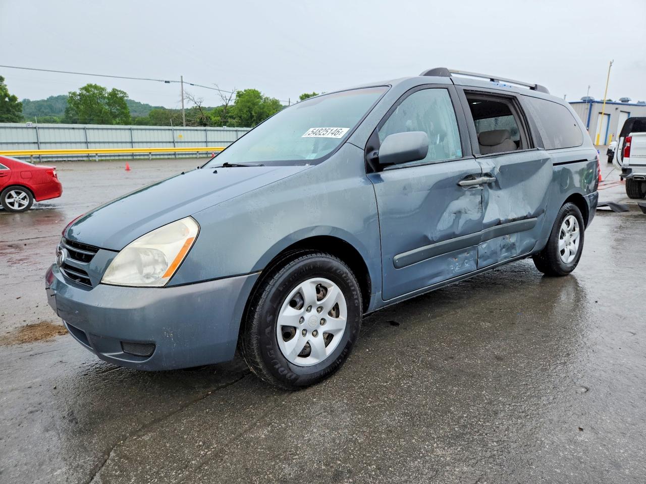 Salvage Kia Sedona Image