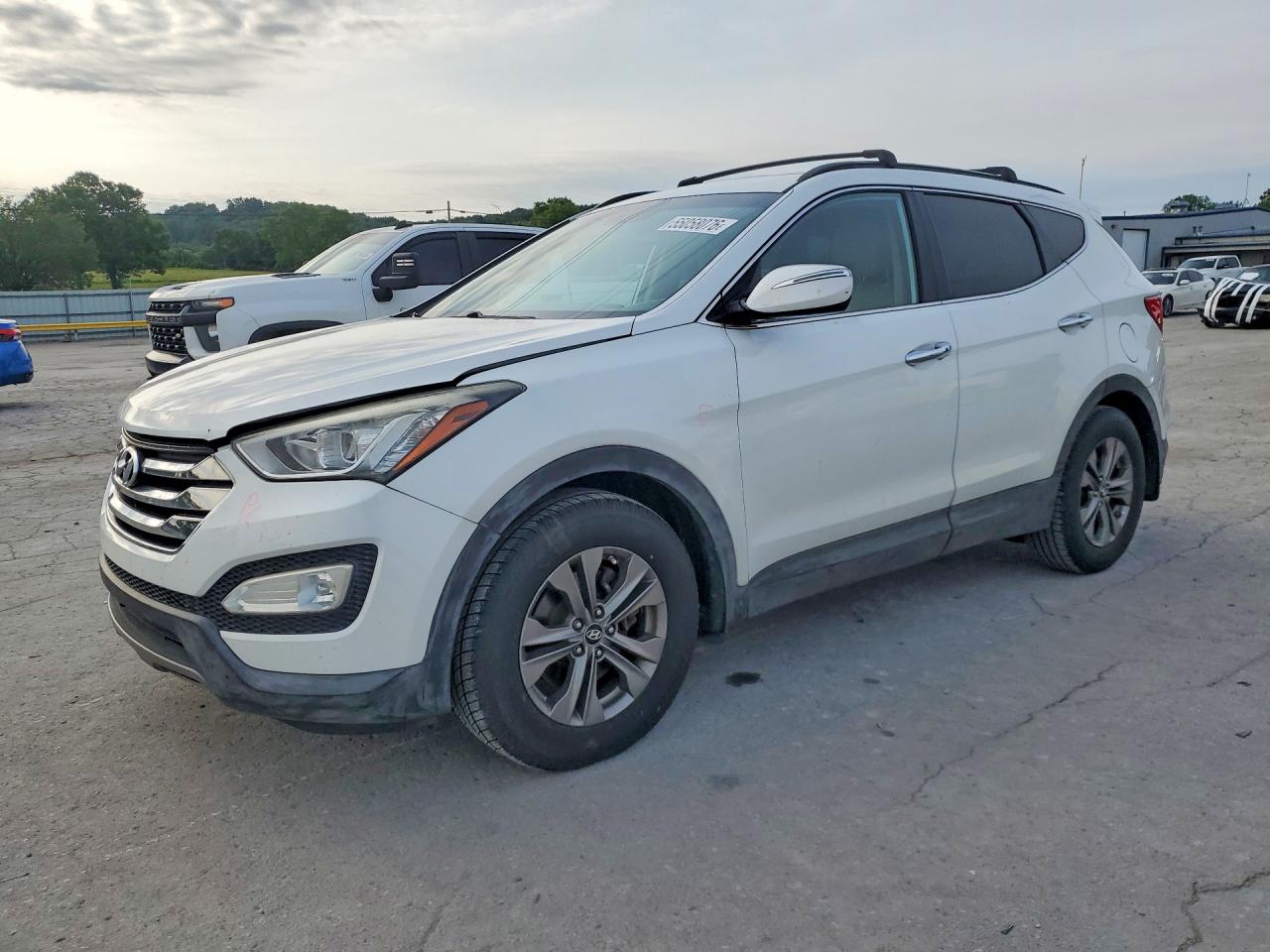 Salvage Hyundai SANTA FE Image