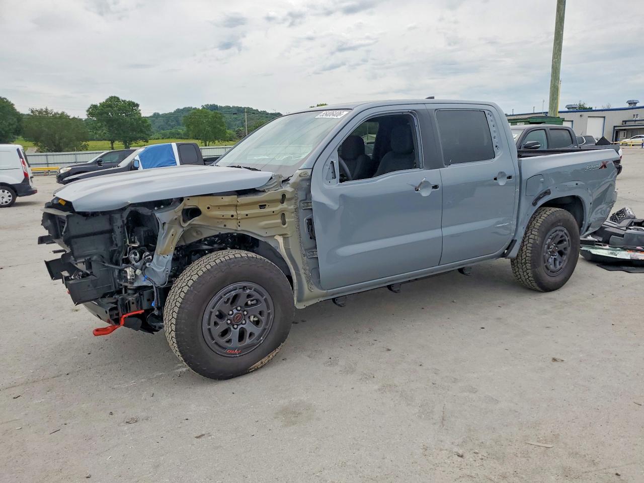 Salvage Nissan Frontier Image