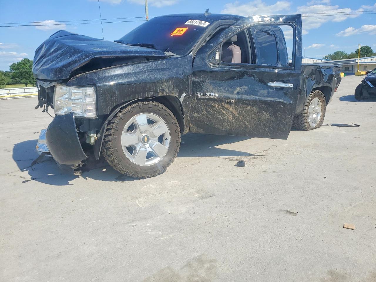 Salvage Chevrolet Silverado Image