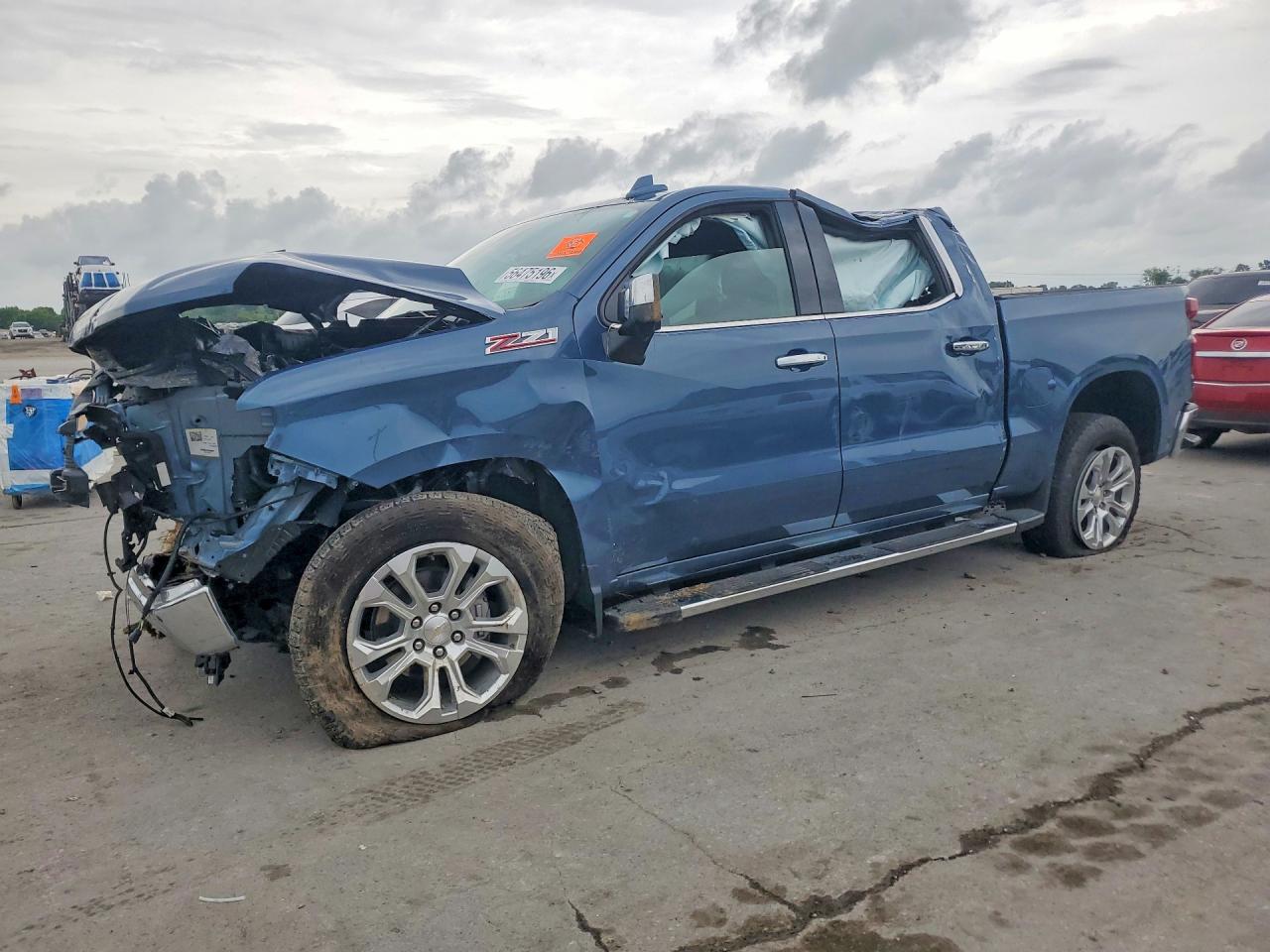 Salvage Chevrolet Silverado Image
