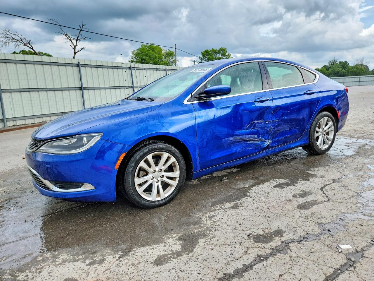 Salvage Chrysler 200 Image