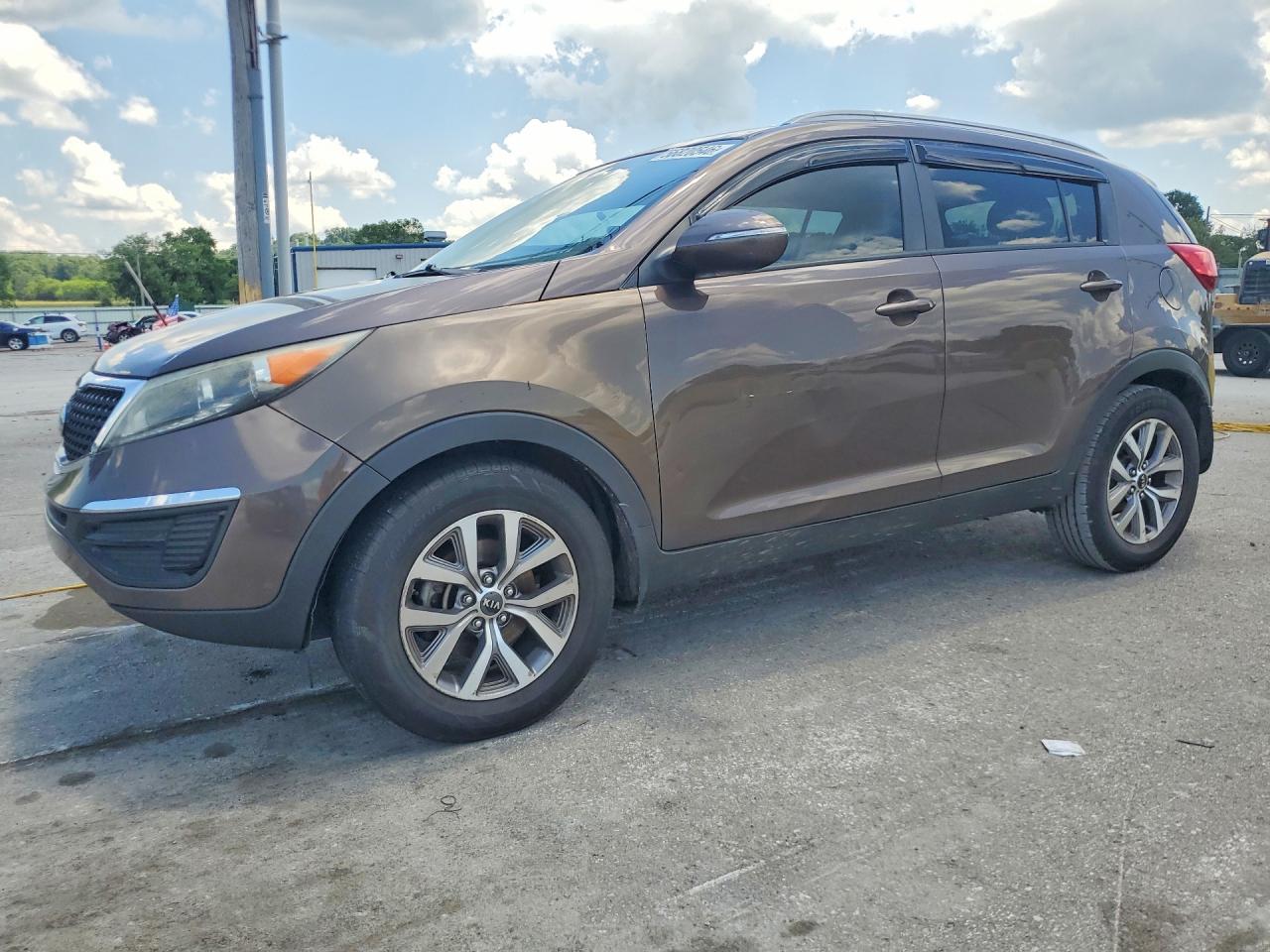 Salvage Kia Sportage Image