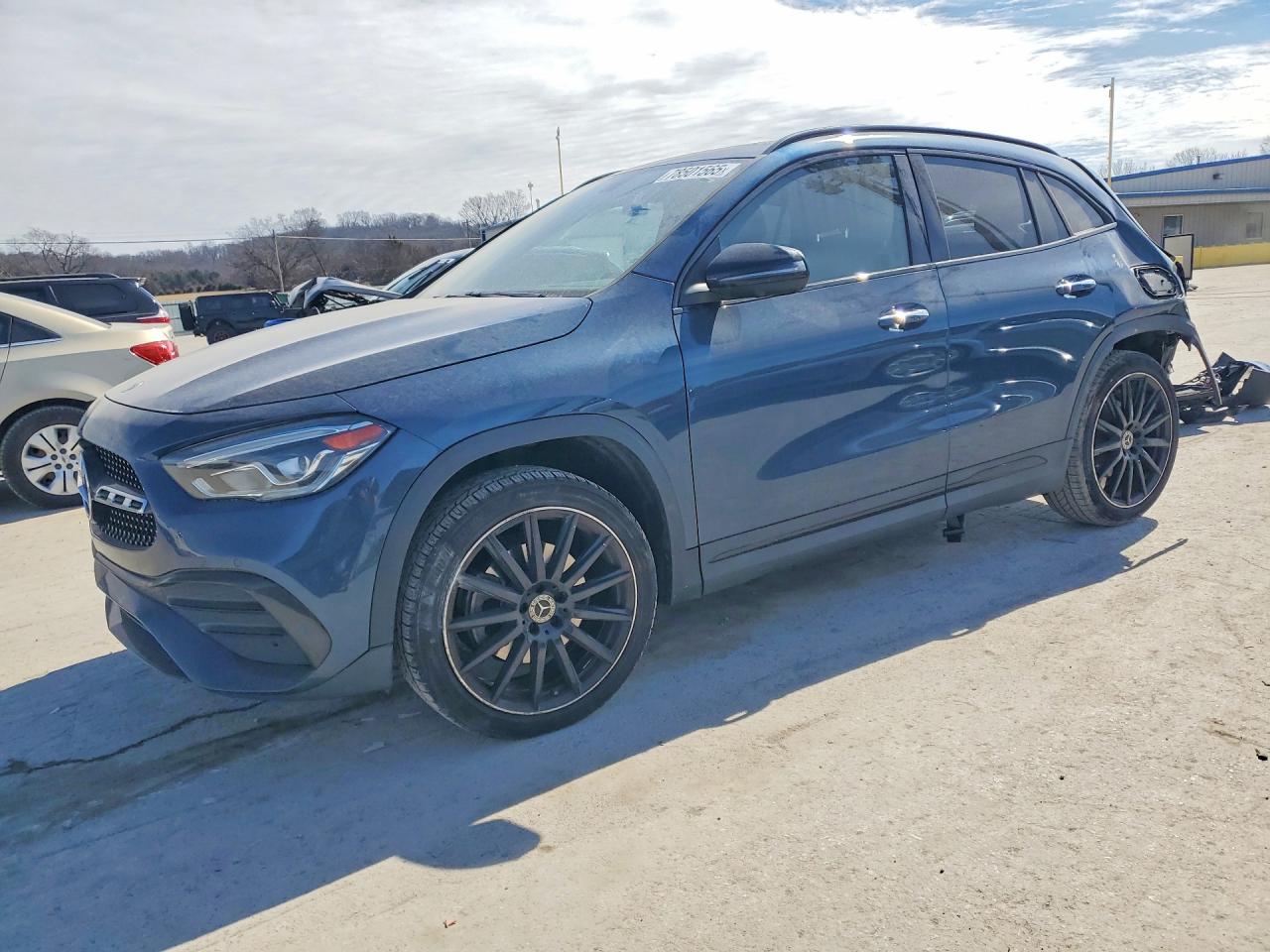 Salvage Mercedes-Benz GLA Image