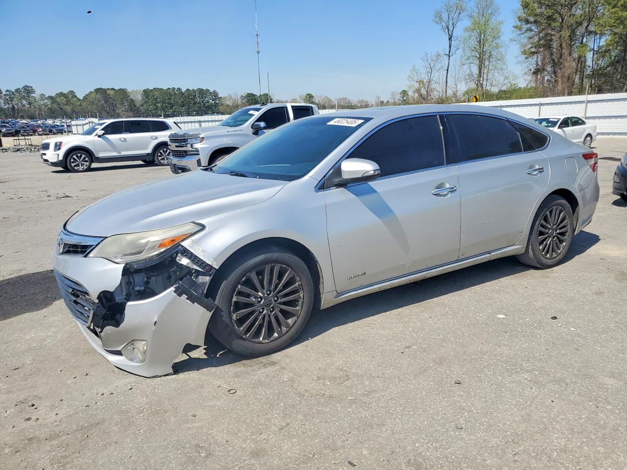 Salvage Toyota Avalon Image